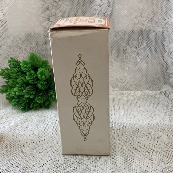 Vintage Avon Little Kate Bottle empty/with box. Good Vintage Condition - Picture 9 of 12